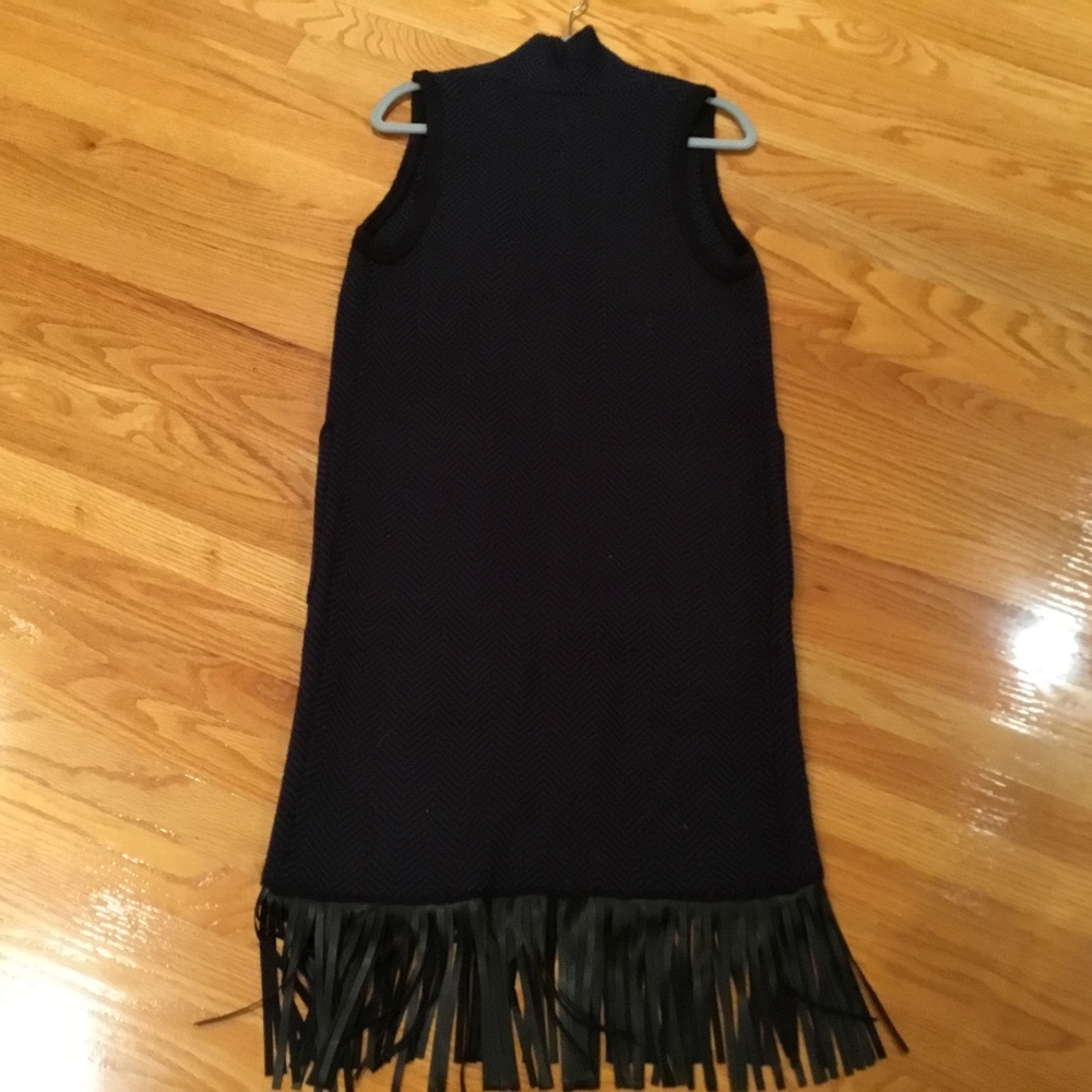 VEST - Picture 2 of 6